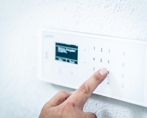 Bedienteil einer Einbruchmeldeanlage wird per Tastatur bedient